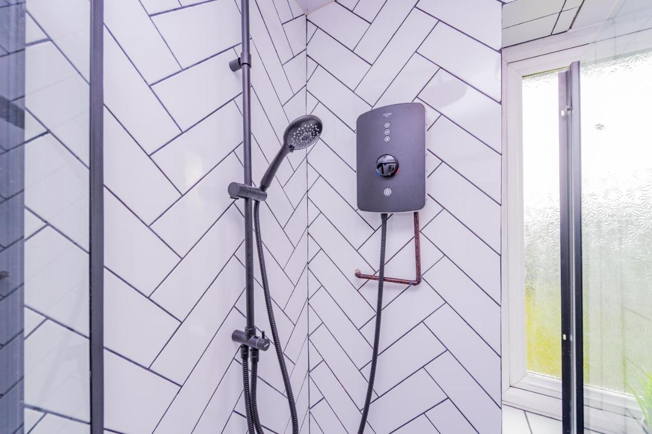 Studio Annexe By Papermill, Deeside - En-Suite, Heswall Exterior foto